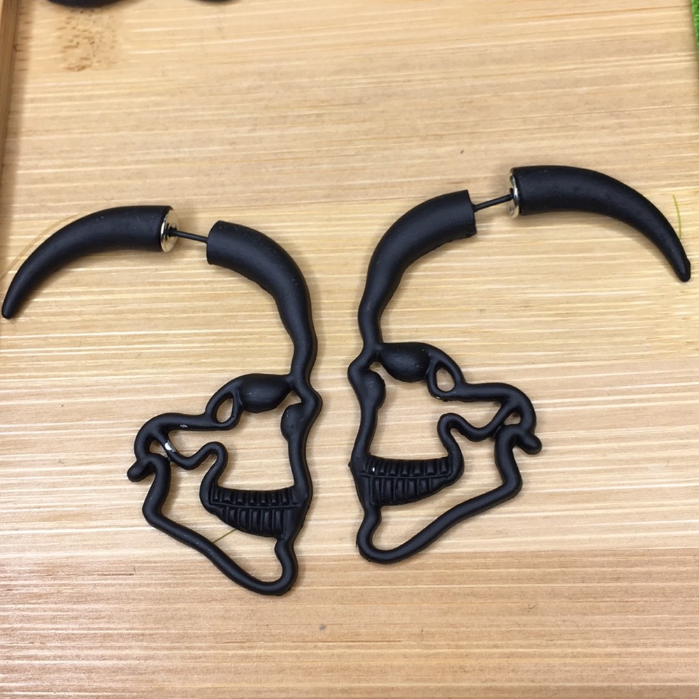 Black Silhouette Skull Earrings - Picture 3 of 8